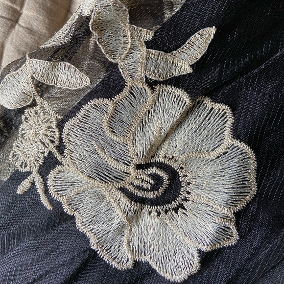 XL Formal Length Black and Gold Flower Gown - Picture 4 of 7